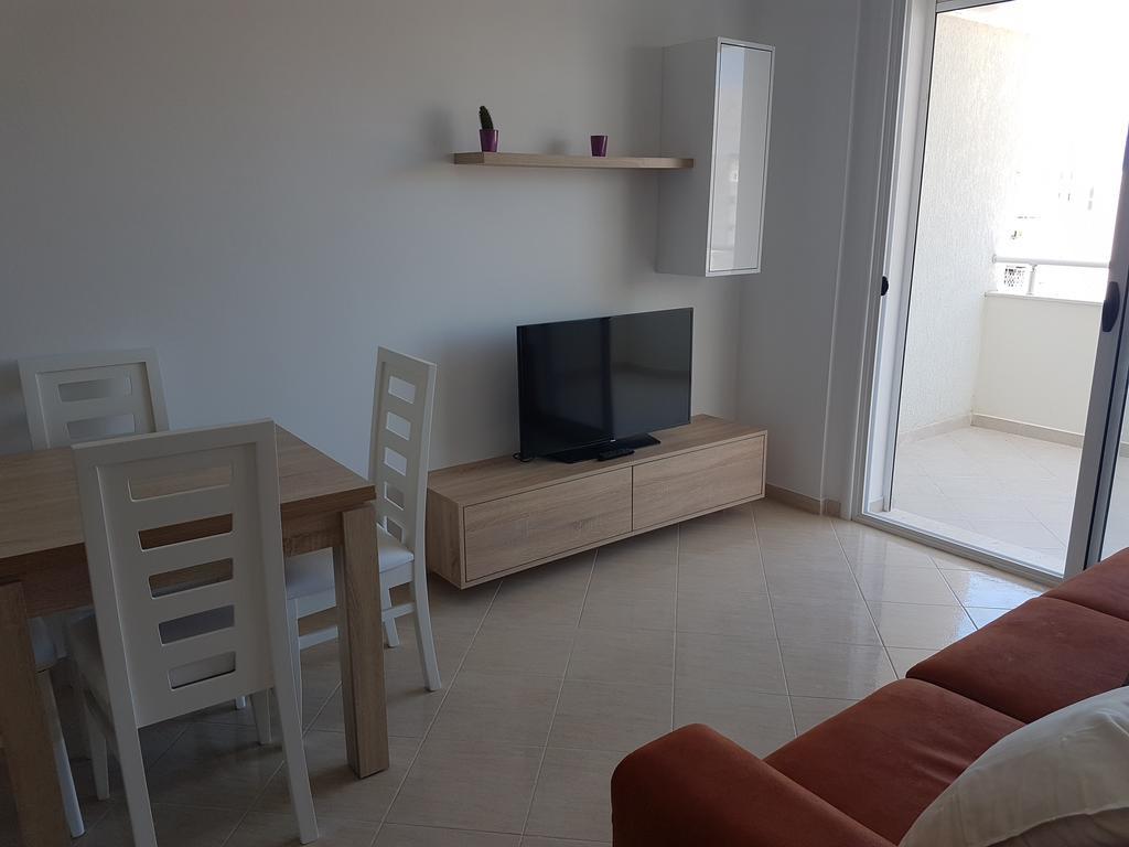 Flori Beach Apartment ราดฮีมือ ภายนอก รูปภาพ